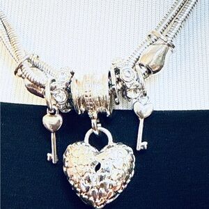 Chic Silver Heart and Key Necklace